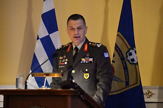 Η ανάρτηση του Αρχηγού του Στρατού που «έριξε» το Facebook! (εικόνα)